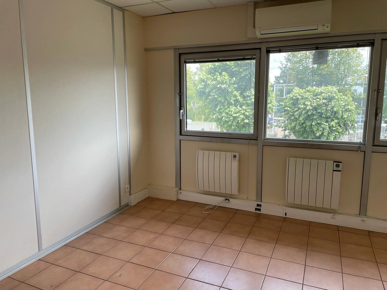 Local d'activité Tremblay-en-France 2276m² Location local d'activité Tremblay-en-France Seine-Saint-Denis OLACT2423238 13